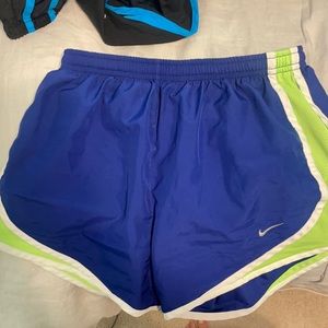Nike women’s tempo short